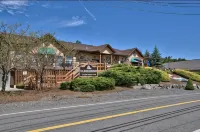 Visit Willow’s Place! All Season Pocono Retreat!  Kayaks, Canoes and Pedal Boat!