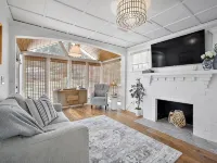 1 Min Walk to Downtown! Outdoor Patio! 5 Star Luxury! Golf Cart Rental! Hotels in Mount Dora