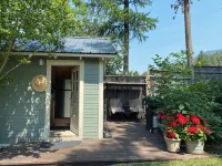 Cozy Cottage near Bigfork overlooking Flathead Lake in our Cherry Orchard - Alphydda