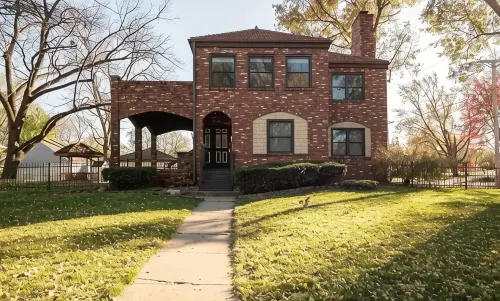 Bright and Spacious Historic Kingman Blvd 3Bdr #1 - Condos