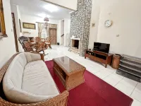 Large Villa Ciater 3BR near Sariater - 2성급