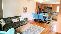 The Bird- Lovely 2 Bed Home in the Garden, Great Location - Homestays