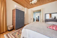 Nostalgic & Comfortable Historical Home! Hotels in 