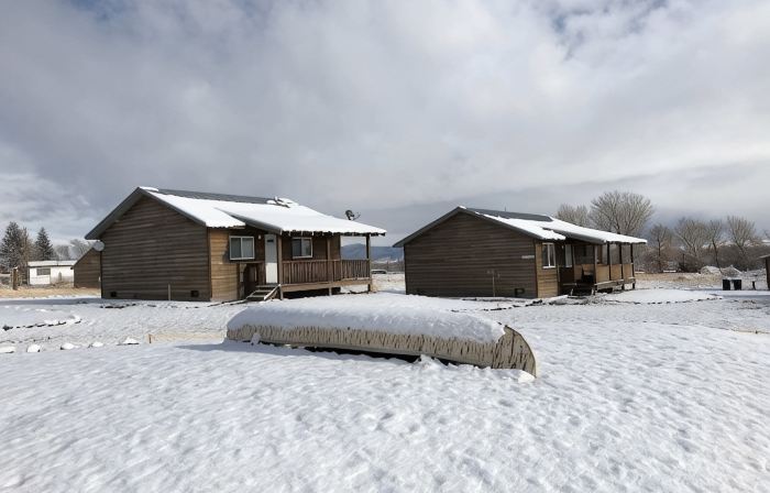 River Rest Luxury Cabin - The Ruby. Beautiful River and Mountain Views!!