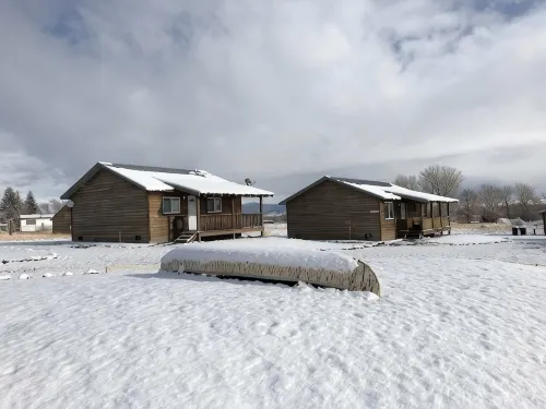 River Rest Luxury Cabin - The Ruby. Beautiful River and Mountain Views!!