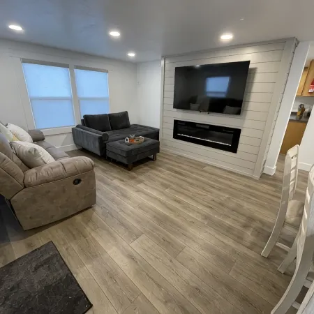 Newly remodeled cottage with King beds, and A/C