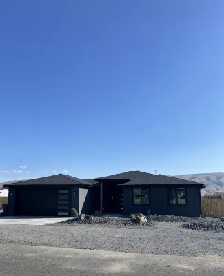 Modern desert retreat with heated/cooled pool - 2.5 hrs away from Seattle - 4 stjerner