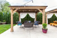 Room for Everyone! 7Br, 6.5BA Wine Country Retreat Near Downtown - 4-Star