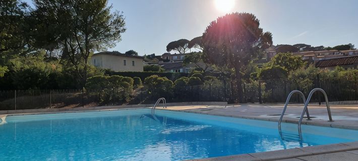 Quiet garden-level apartment with sea view Hotels in Sainte-Maxime