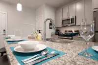 Resort Feel 1Br-King Bed-Pool-Hot Tub-Gym-Gated-Wifi-Elevator-Pet-Moffitt Cancer