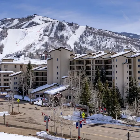 Ski-In/Ski-Out 1 BD Modern Luxury Slopeside Retreat