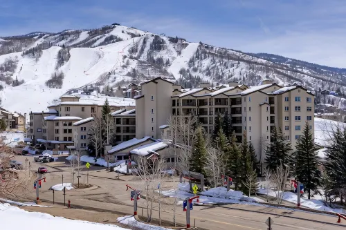 Ski-In/Ski-Out 1 BD Modern Luxury Slopeside Retreat