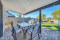 MUST SEE! Large 3BR Oasis with a Heated Pool - สระว่ายน้ำส่วนตัว