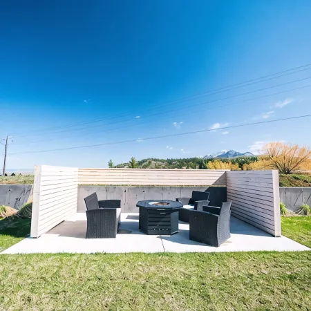 NEW- Modern Home Close to Downtown - Hot Tub!