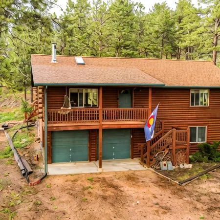 Secluded and Cozy Log Cabin /w Hot Tub + Fire Pit