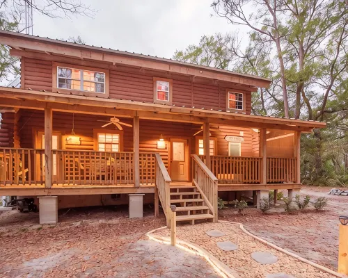 Beautiful log home less than a half mile from ichetucknee springs north entrance Hotels in Suwannee County