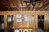 Riverfront cabin, on a secluded section of the Middle Branch, Pere Marquette - Chalets