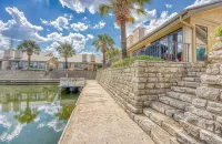 Waterfront townhome on Lake LBJ in Horseshoe Bay w/ day docking. - Homestays