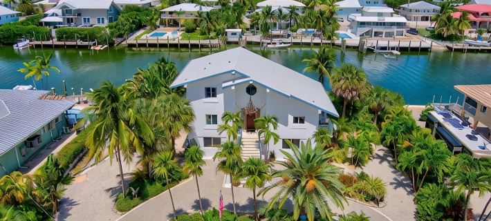 Sleeps 10 - Private house with 110’ of Deep Water Dockage, Pool, Hot Tub & more! Hoteles en Marathon