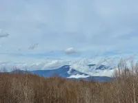 Nature getaway; beautiful Mountain Views, close to rivers, breweries & wineries.