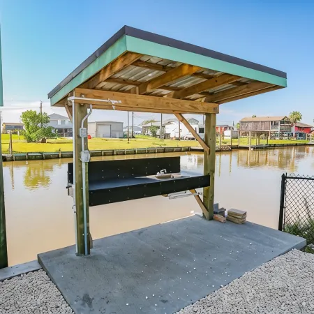 Perfect little Getaway for the fishers and beach goers!