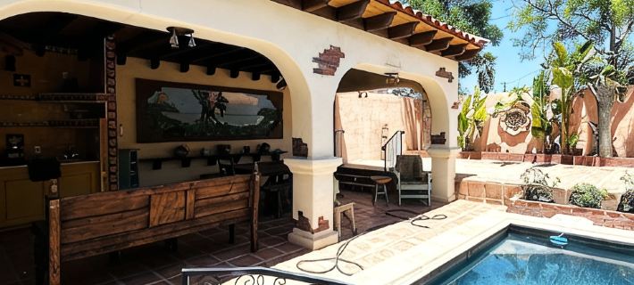 BIG ONE OF A KIND EUROPEAN SPANISH MEXICAN HACIENDA HOUSE W/ POOL ARTSY VINTAGE Bakersfield otelleri