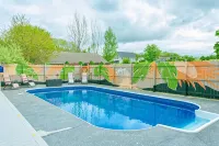 Relaxing Lakeview Retreat! Pool, Hot Tub, Firepit, Gameroom Perfect for Groups, - 3성급