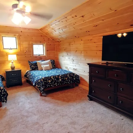 Creekfront Retreat • Hot Tub • Pool Table • Near Town/National Park • Rejuvenate