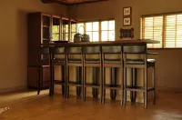 Ukutula Lion Lodge - bar