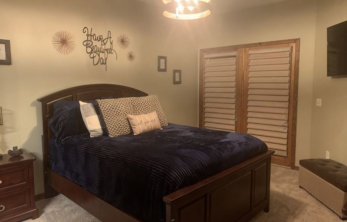 RARE Bridges Bay POOLSIDE condo with LAKE VIEW! - Sleeps 8