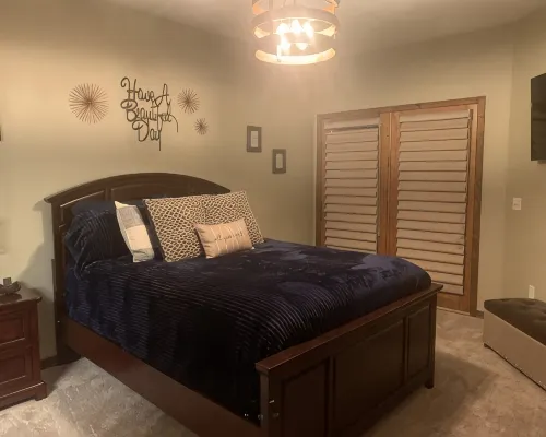 RARE Bridges Bay POOLSIDE condo with LAKE VIEW! - Sleeps 8 Hotels in Arnolds Park