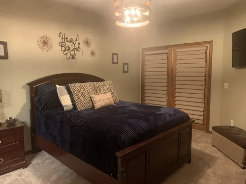 RARE Bridges Bay POOLSIDE condo with LAKE VIEW! - Sleeps 8 - Wifi