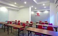 Monoloog Hotel Makassar - parking