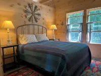 Firefly Cottage in the Heart of the FingerLakes. Amazing Vineyard Views Hotels in Jerusalem