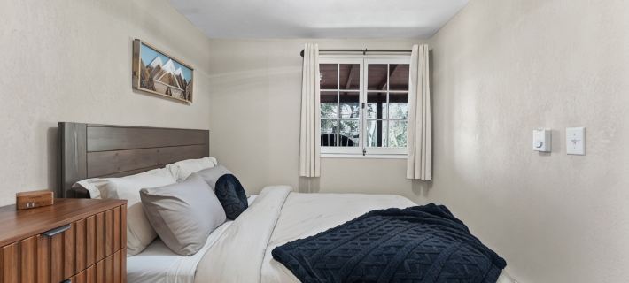 Mini Mountain Retreat surrounded by Trees in enchanting Divide with WiFi Hotels in Teller County