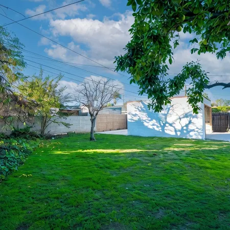 Prime location Close to Downtown LA 2 bed 1 bath Kingsize Bed Private Entry! 17