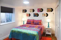 Backyard Oasis - Downtown - Retro Chic - King Bed - Bungalows
