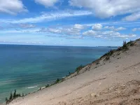 Family Friendly 2BR with Lake Michigan Beach, Skiing, Golf Nearby