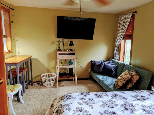 Lake Channel 'Brewhaus' Townhouse: 2 Bedrooms with 6 Levels on Lake Winnebago