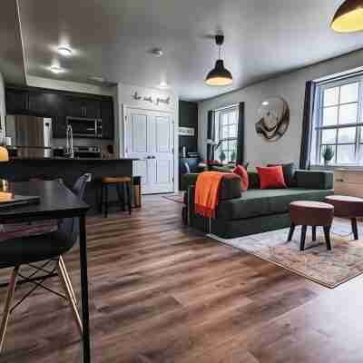 Free Parking & Mins to Downtown! Others