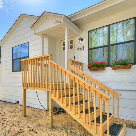 Luxury Downtown Retreat - Walk to Main St - New Stylish & Comfy!