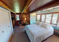 Private River Frontage Cabin! 🌲🚣‍♂️ Paddle, Float, and Relax to Burt Lake! - Chalets