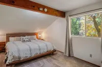 Arnold Getaway with lake access