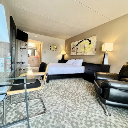 Downtown CF Studio - Free Gated Parking! 521