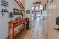 The Bear Cabin: 5Min Walk to Village & 12 Sharc Passes, EV Charger - Butik