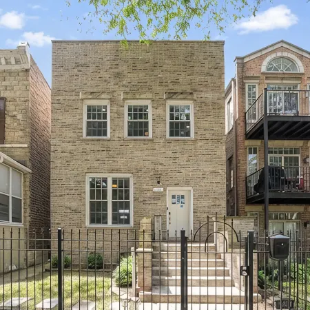 Renovated 6 Bedroom 5 Bathroom Home 10 Minutes from Downtown Chicago