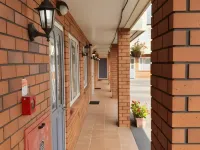 Rosewood Court Motel - Motels