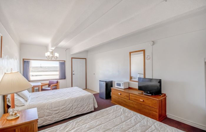 OYO Crossroads Inn