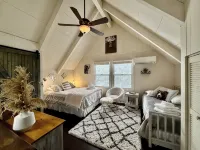 Blue Ridge Mountains Cabin • Mountain Bike Storage • Firepit • Outdoor Theater