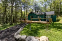 Remote Waterfall Cabin at Swiftwater Acres - 샬레 호텔